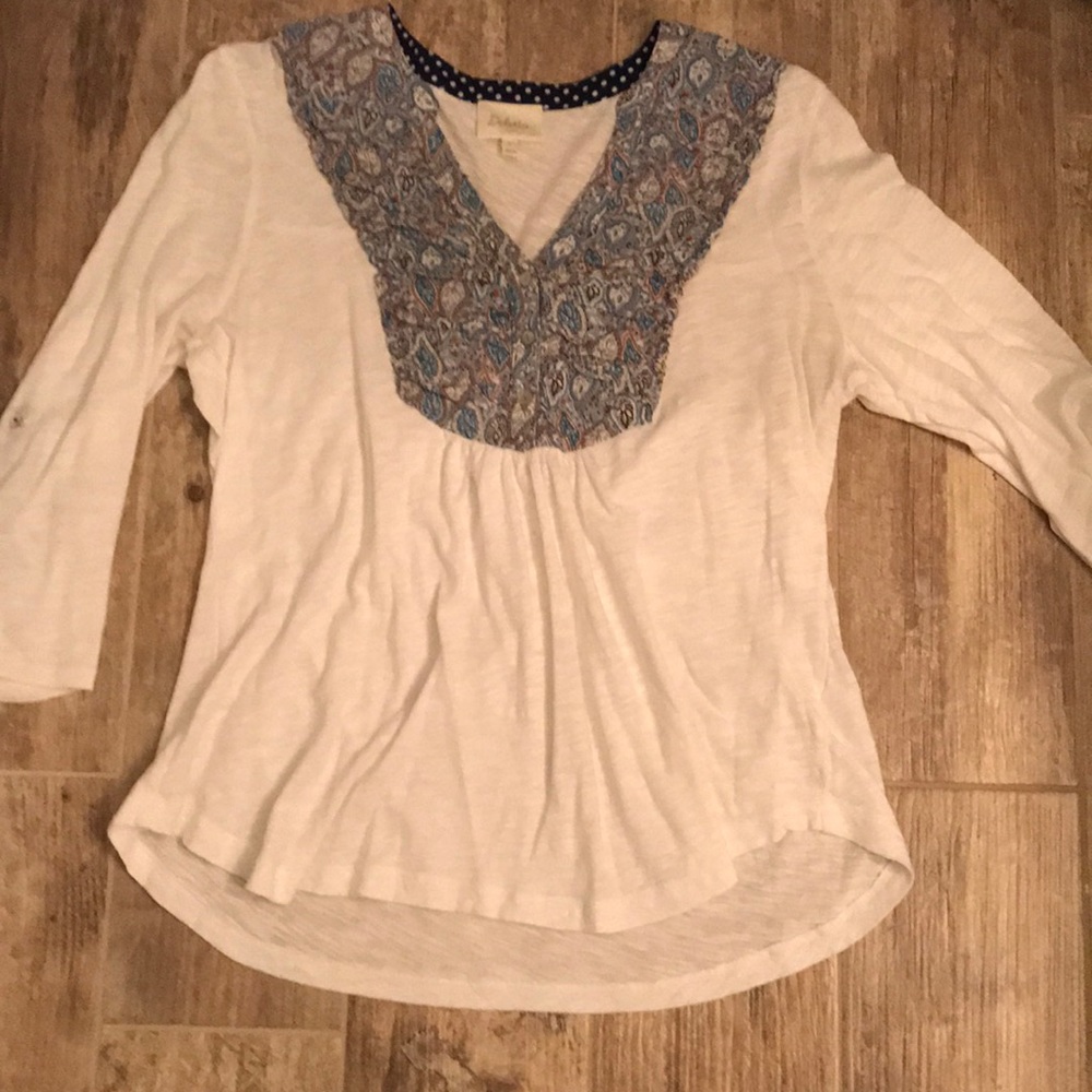 Cute White Top with Collared Collar
